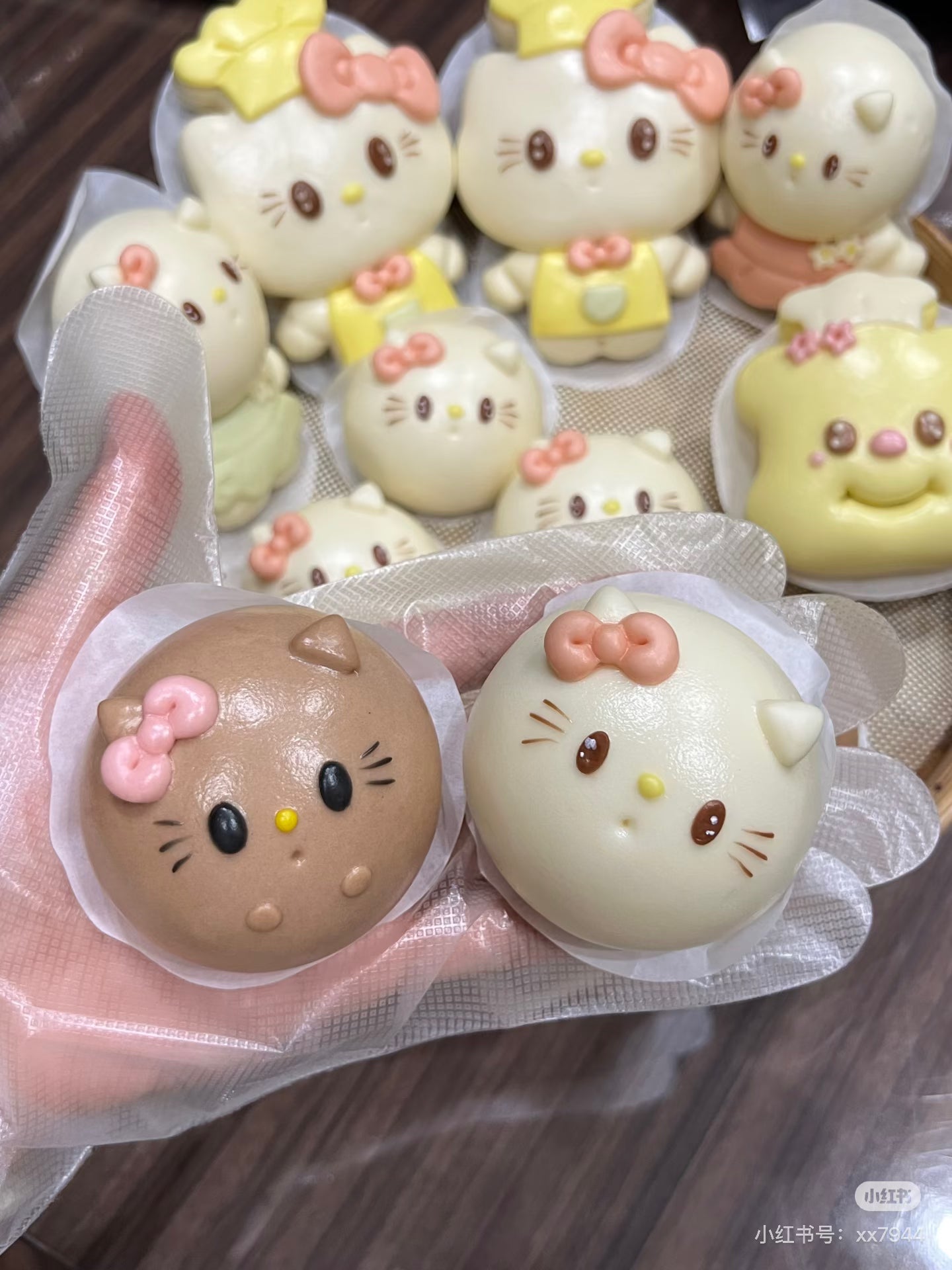 美白 (奶黄)美黑 (豆沙)kitty 2pc/盒