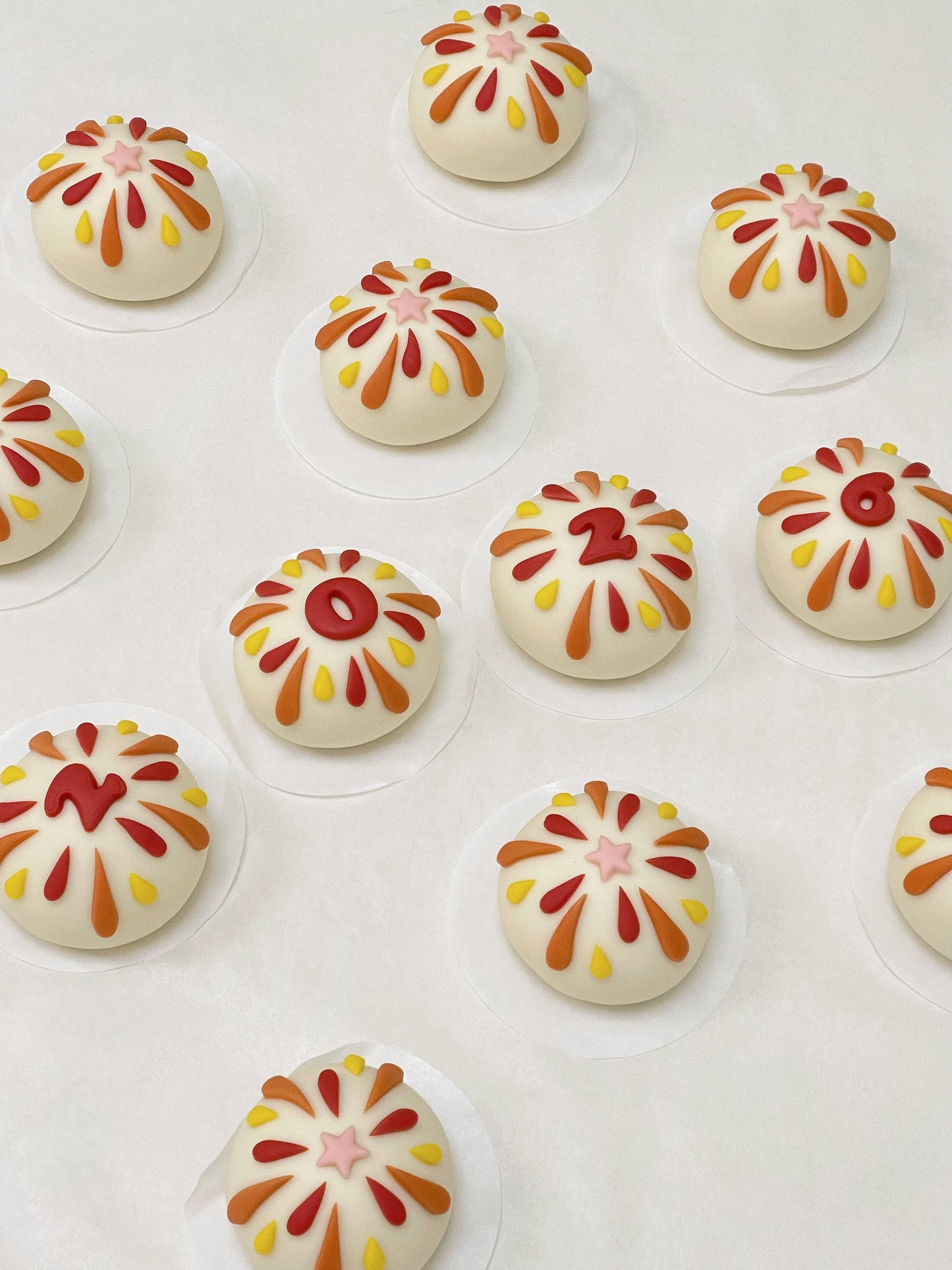 预定(需预定12-13号发货)新年烟花套盒(奶黄豆沙黑芝麻混)6/盒