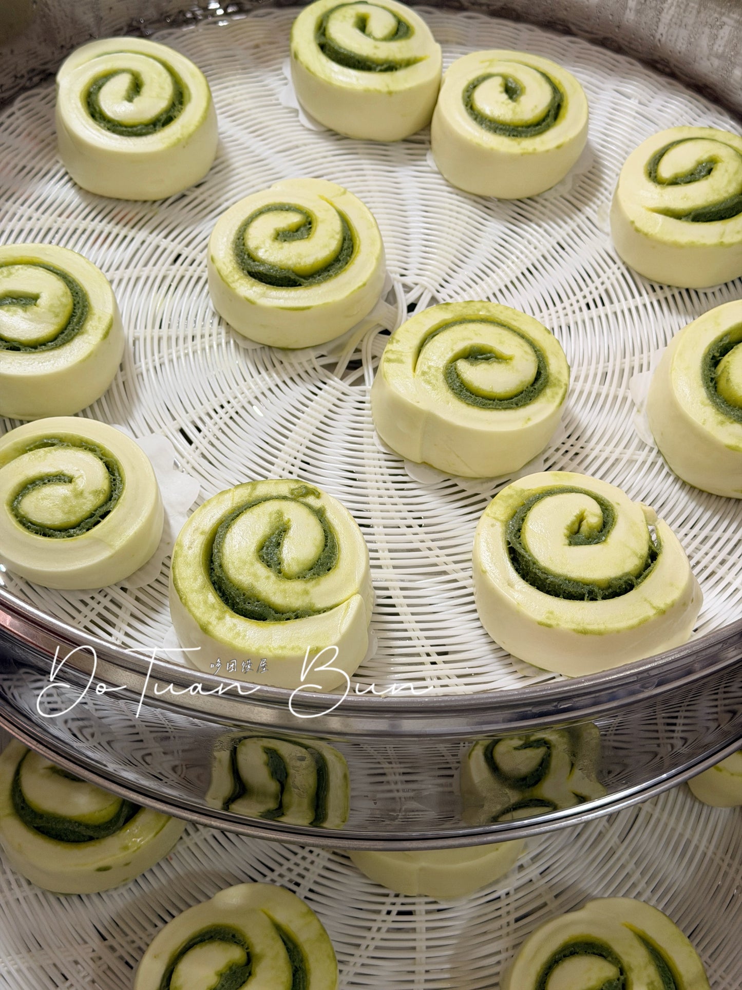 1 piece of pistachio shortbread roll